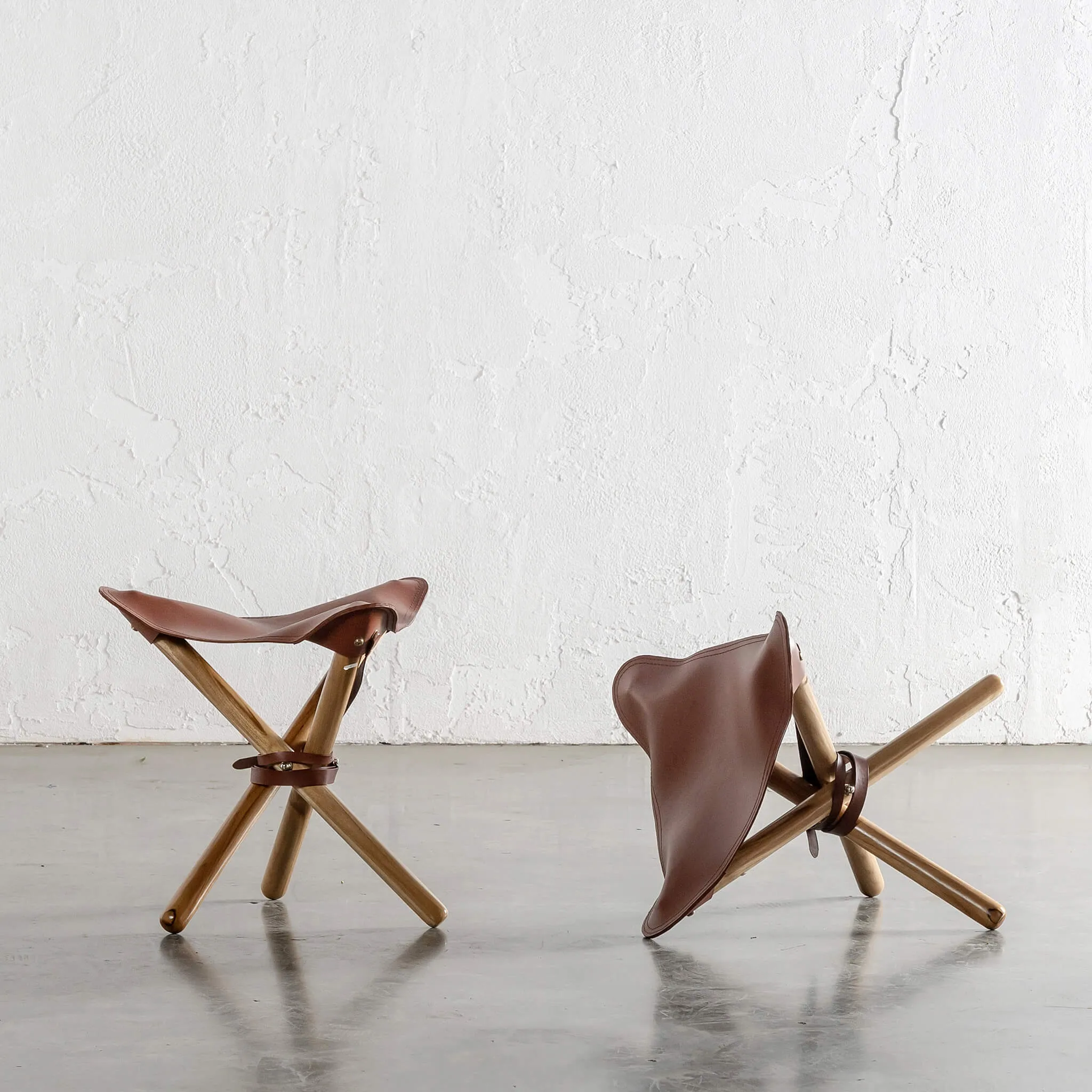 MALAND FOLDUP STOOL  |  NATURAL TEAK   TAN LEATHER